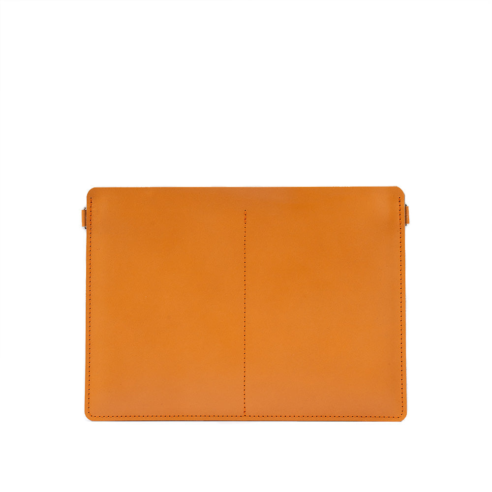 Minimalist tan leather bag designed for iPad with smooth vegetable-tanned Italian leather and precise stitching.